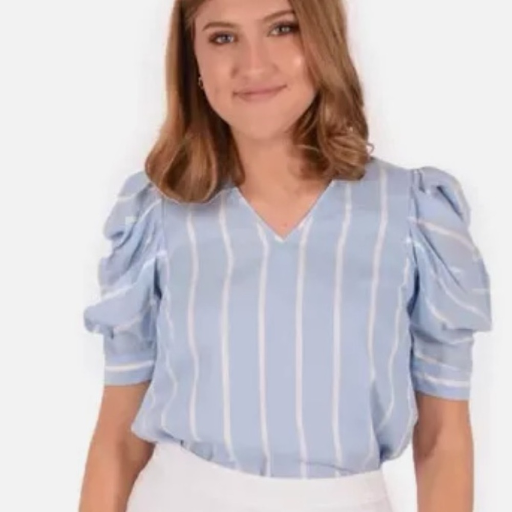 Emily Mccarthy Kate blouse size small
Hampton Stripe puff sleeve V-neck